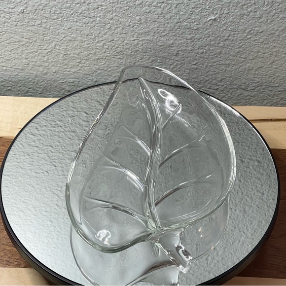 Vintage Clear Glass Divided Leaf Dish - Picture 4 of 10